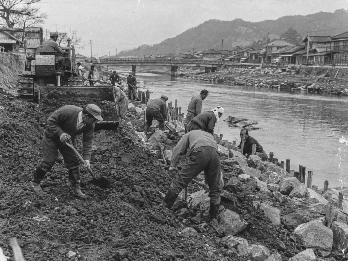 昭和37年の桜野川護岸復旧作業